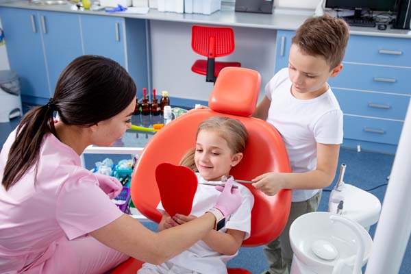 How Early Should Your Child See A Kid Friendly Dentist?